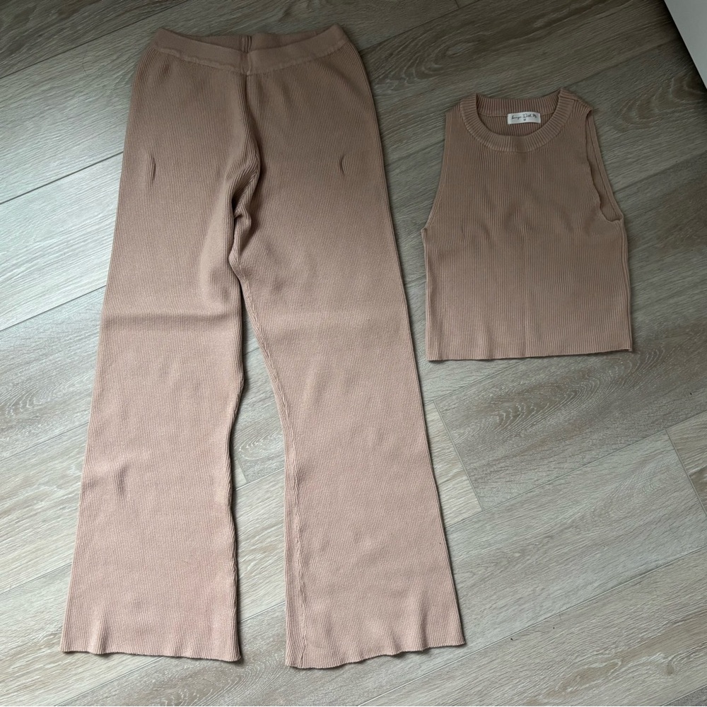 Tan/Nude sleeveless lounge set - Canadian brand